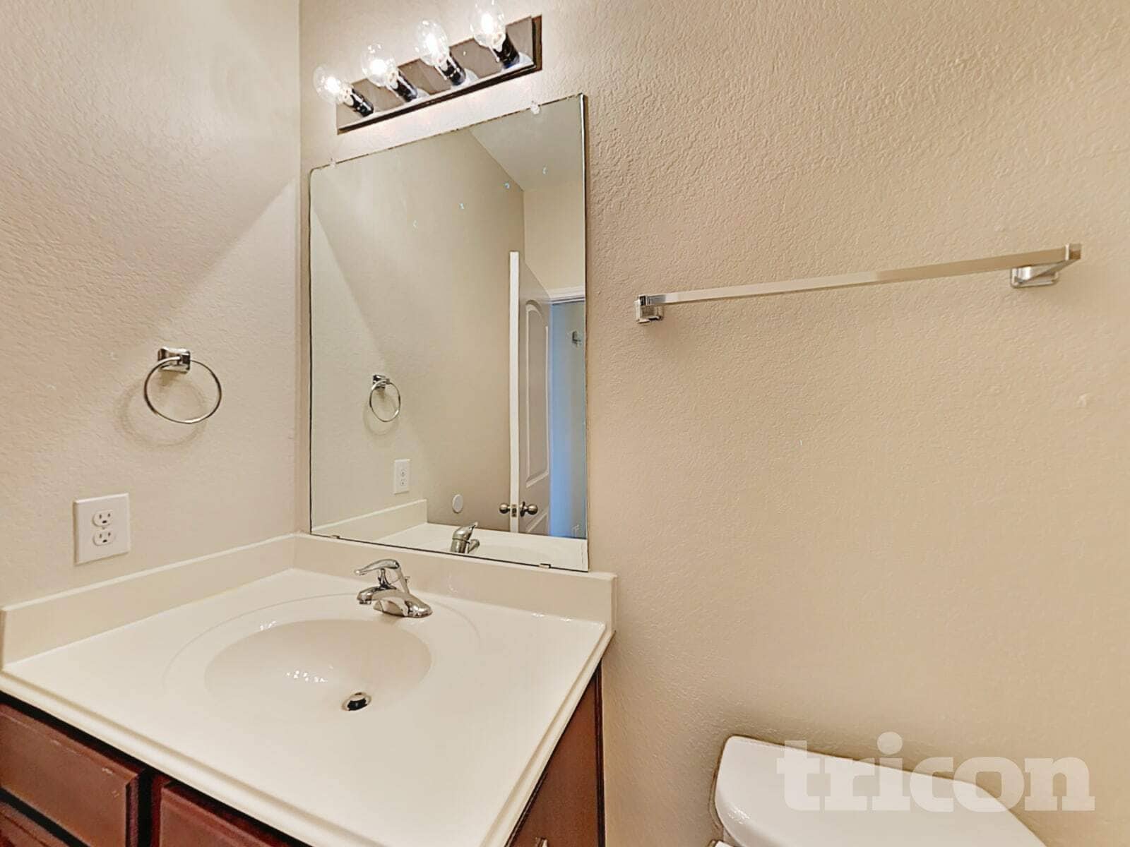 Building Photo - 4607 Le Villas