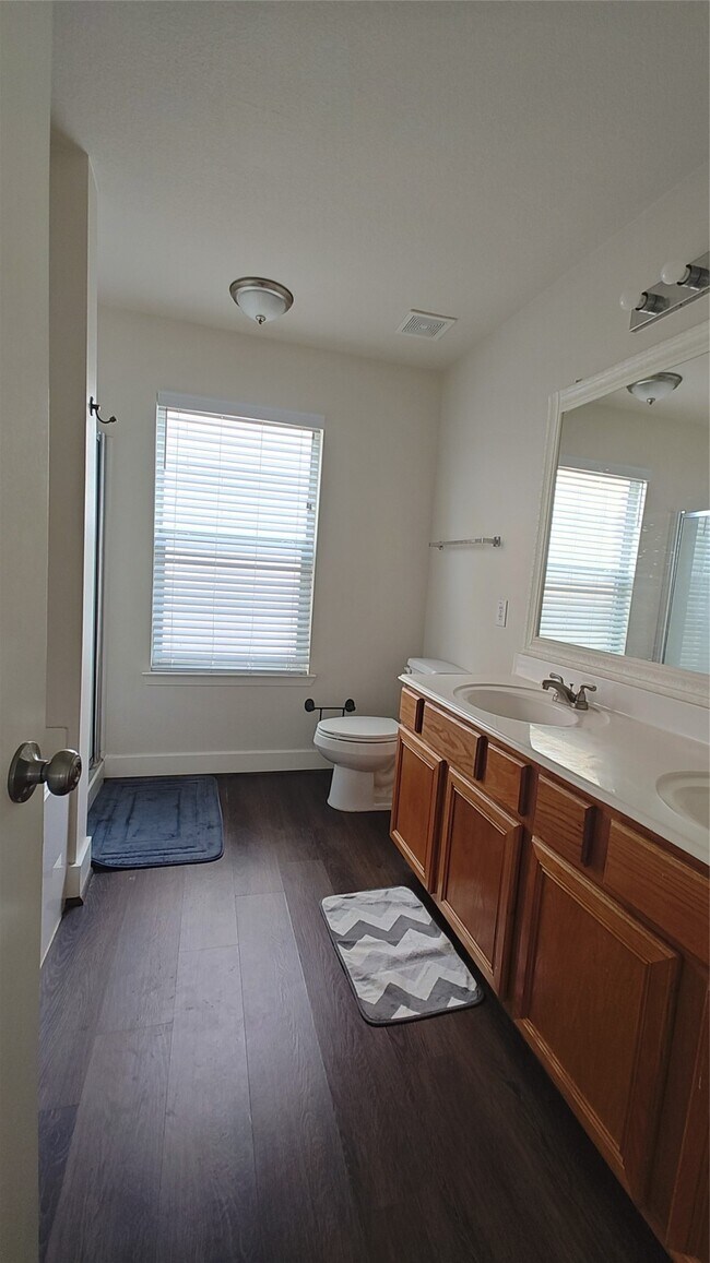 Building Photo - 11734 Chanteloup Dr