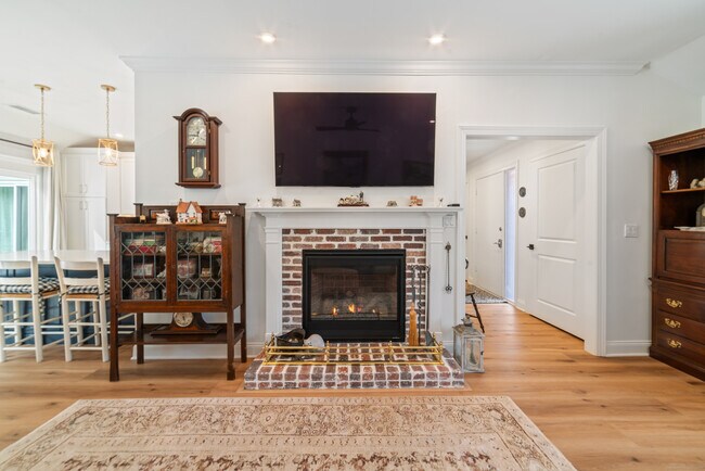 Building Photo - 367 Heritage Vlg