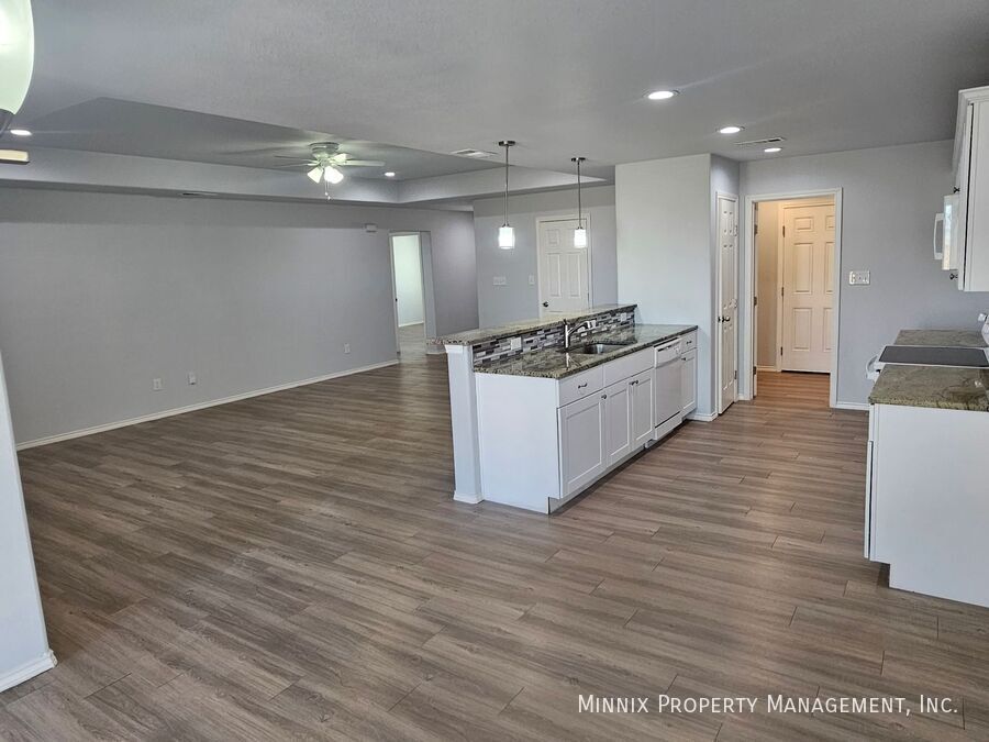 Building Photo - 1637 Wrigley Dr