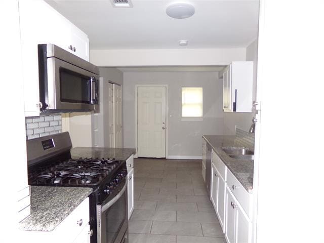 Building Photo - 1241 Sleepy Hollow Dr