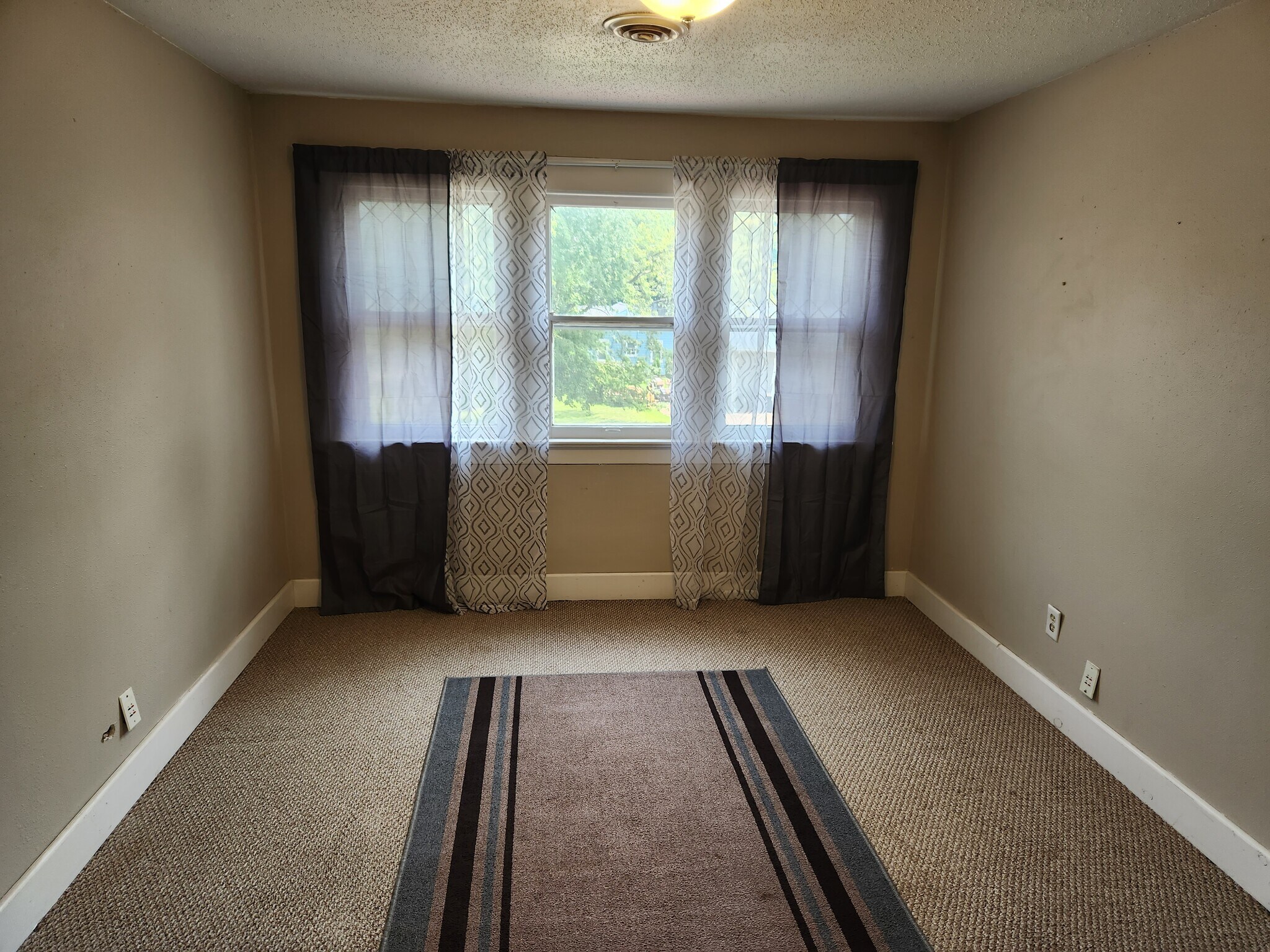 Building Photo - 123 N Thomas St