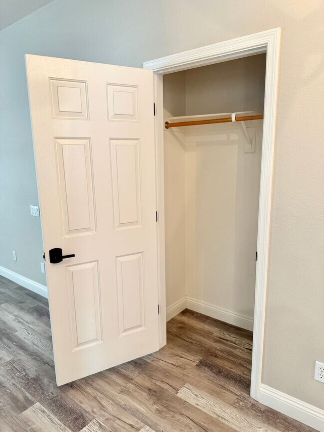 Building Photo - Pristine Single Level 3 Bedroom Home In The Sought After Gated Lagos Vistoso Community in Chandler!
