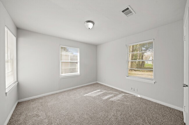 Building Photo - 505 S 4th St