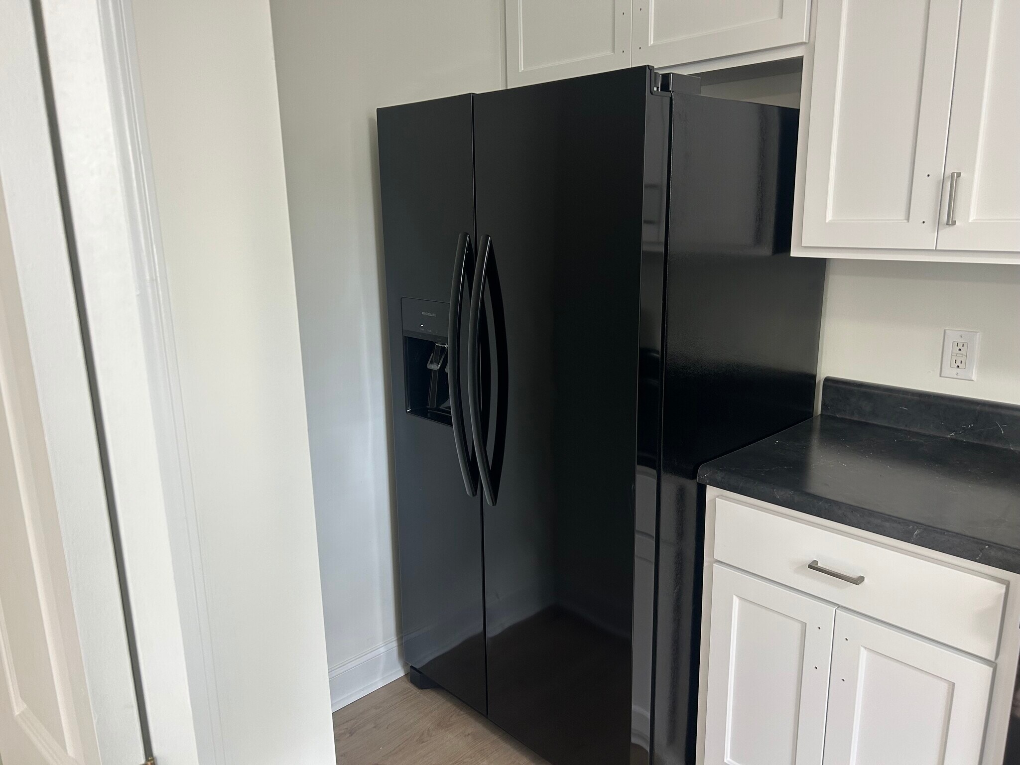 Building Photo - 151 Whispering Glen Cir