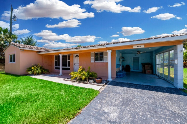 Building Photo - 4511 Sea Grape Dr