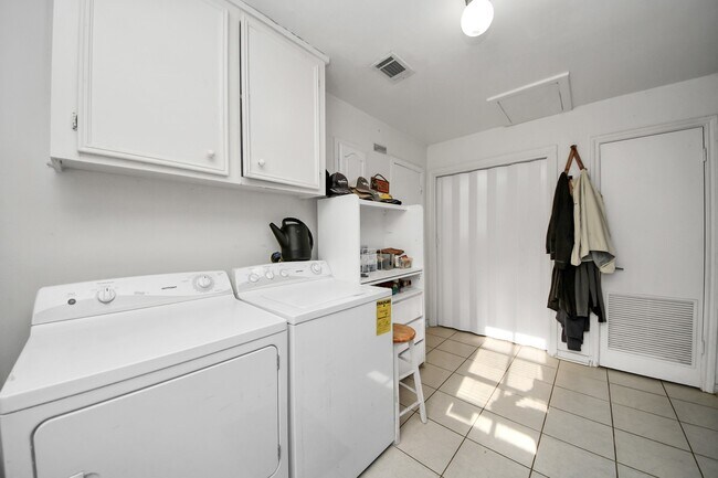 Building Photo - 17 Winged Foot Dr