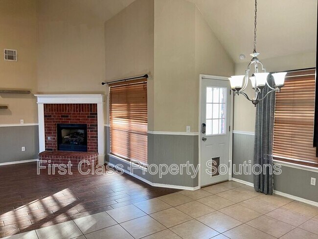 Building Photo - 917 Renita Way