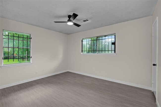 Building Photo - 7329 Gleason Rd