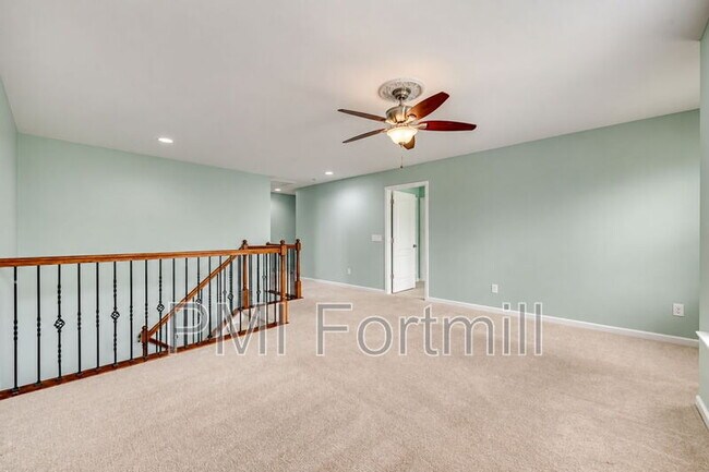 Building Photo - 1080 Crescent Moon Dr
