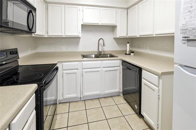 Building Photo - 3324 Green Ridge St