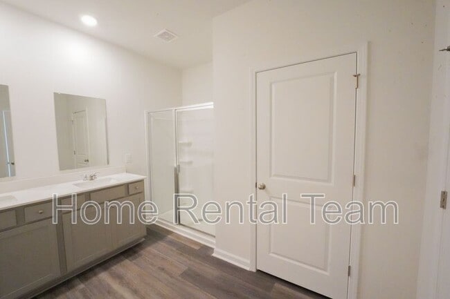 Building Photo - 108 Windrush Pnes