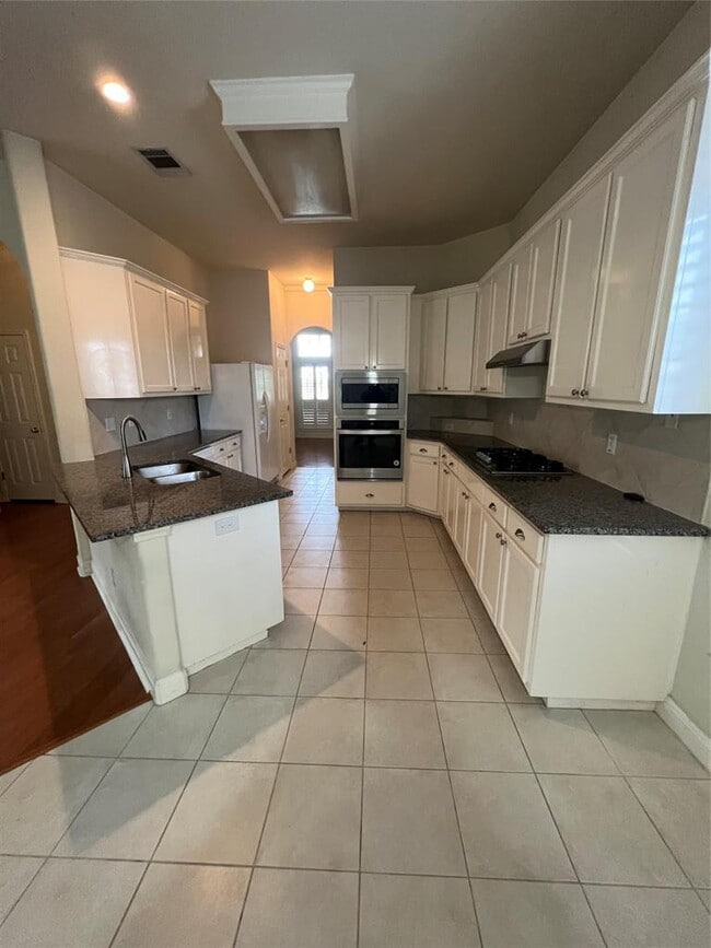 Building Photo - 6126 Hartson