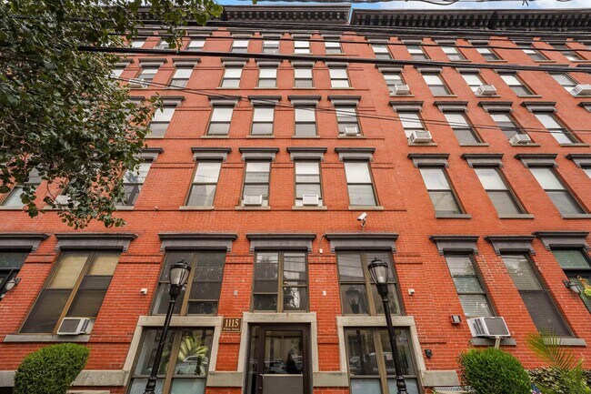 Building Photo - 1115 Willow Ave