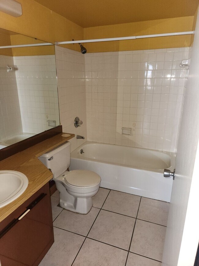 Building Photo - Waterfront 2 bedroom 2 Bath