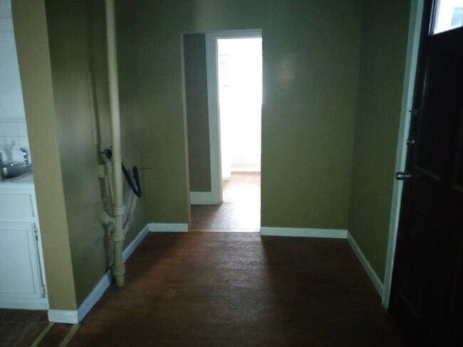 Building Photo - 2 Bedroom in Greenville