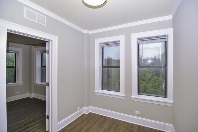 Building Photo - 817 W Lakeside Pl