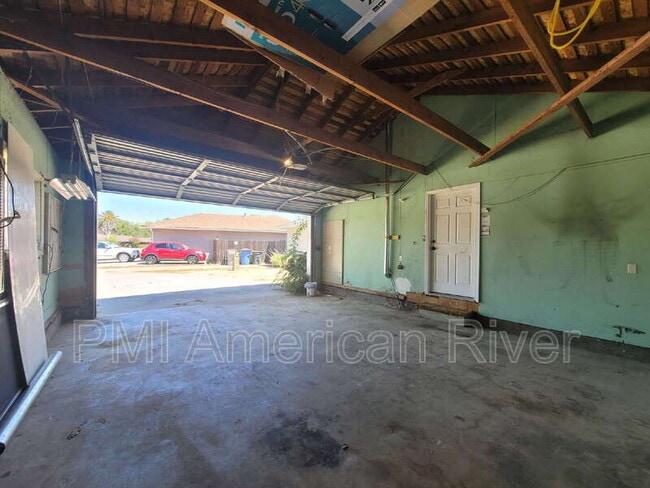 Building Photo - 7034 Cromwell Way