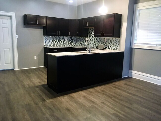 Building Photo - *** Mt. Washington * Renovated 4 Bedroom Home * Spacious & Stylish * One Block to Grandview * Pet...