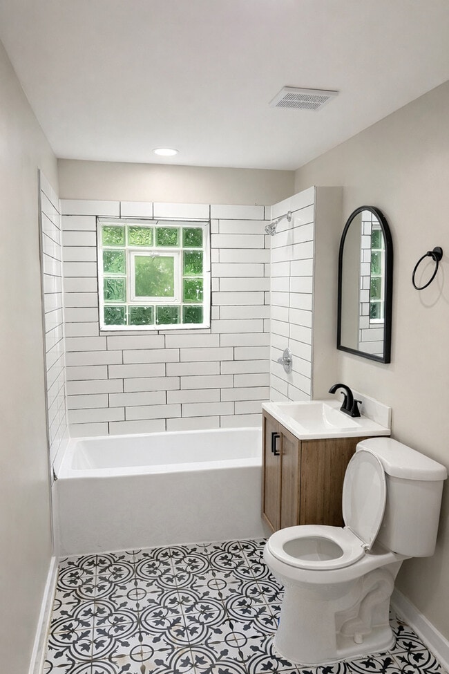 Building Photo - 4925 W Henderson St