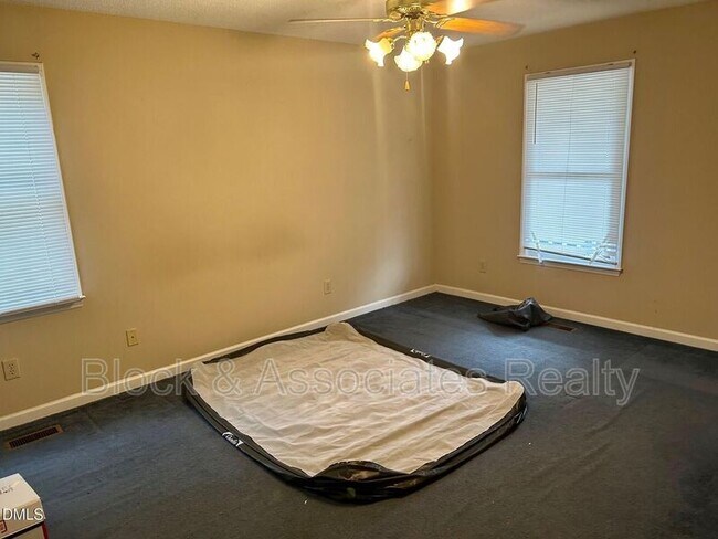 Building Photo - 1521 Bricklanding Cir