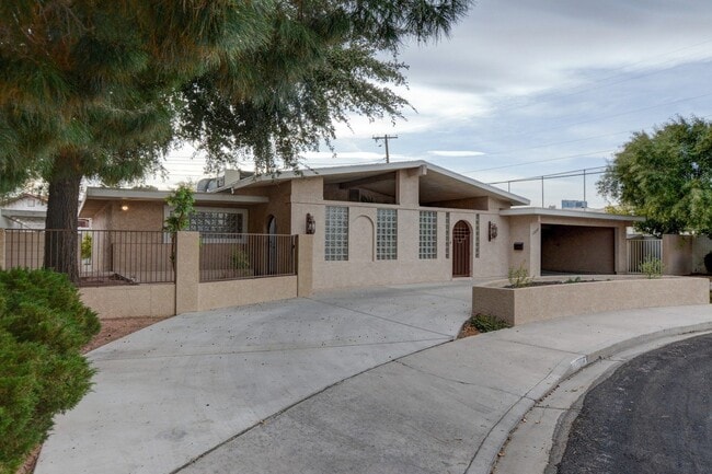 Building Photo - 1328 E St Jude Cir