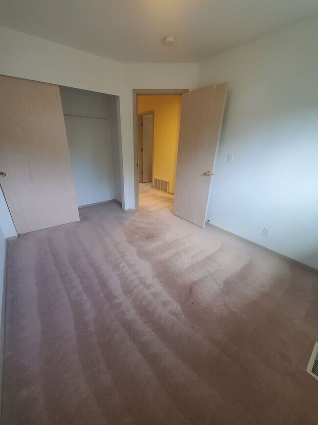 Building Photo - Bright 4BD/2.5BTH Lynnwood Home with Vault...