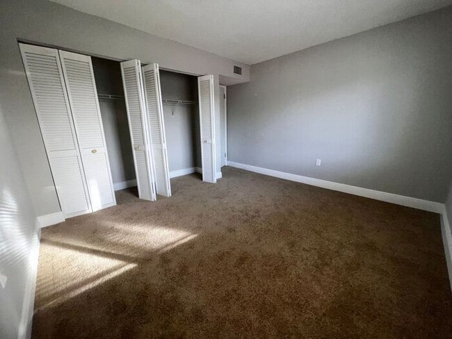Building Photo - Spacious 3 Bed / 2 Bath Condo in Millenniu...