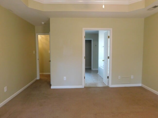 Building Photo - Great home in a desirable neighborhood!