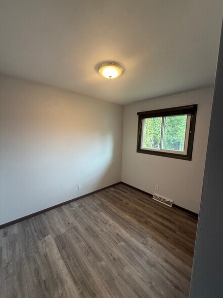 Bedroom 2 - 1202 Knollcrest Dr