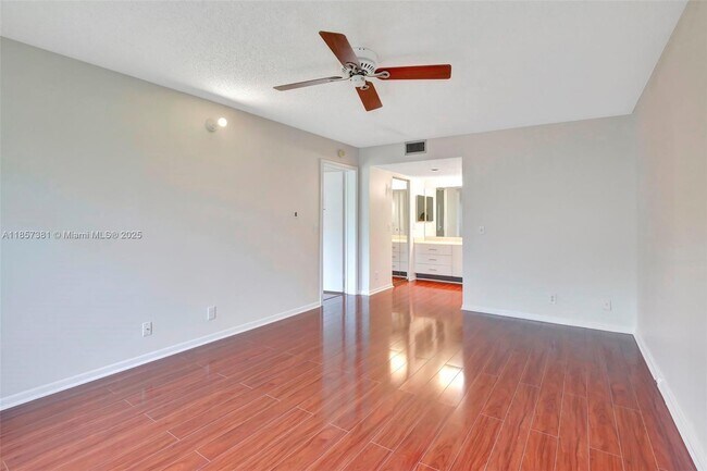 Building Photo - 1200 SW 125th Ave