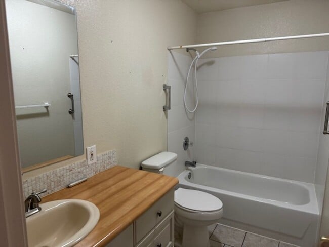 Building Photo - ALL PROSPECTIVE TENANTS MUST SUBMIT A $58 ...