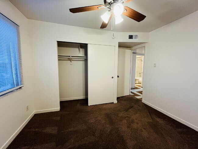 Building Photo - 5041 N 40th Ave