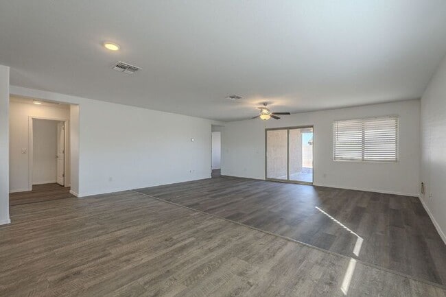 Building Photo - 1536 E Demain Dr