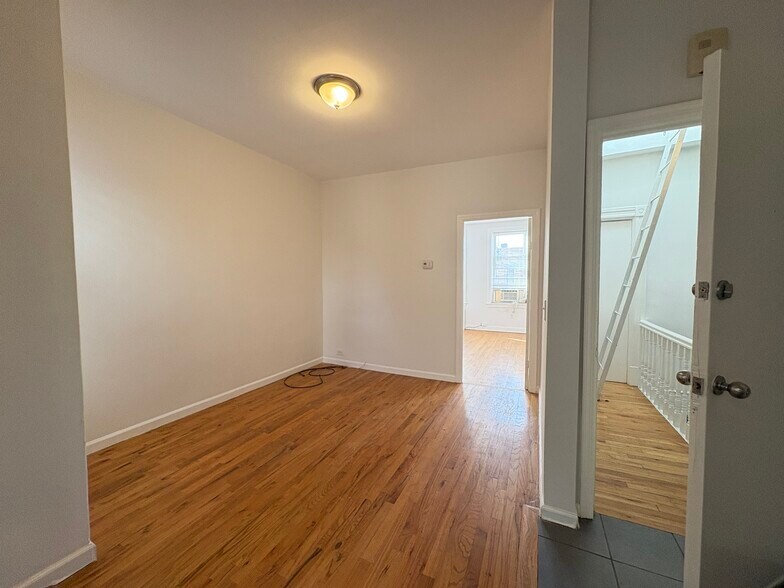 Building Photo - 400 Woodlawn Ave