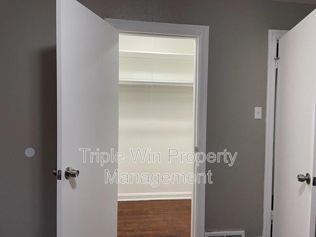 Building Photo - 2139 Kappel Dr