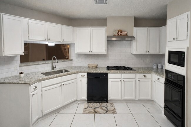 Building Photo - 15334 Oak Terrace Dr