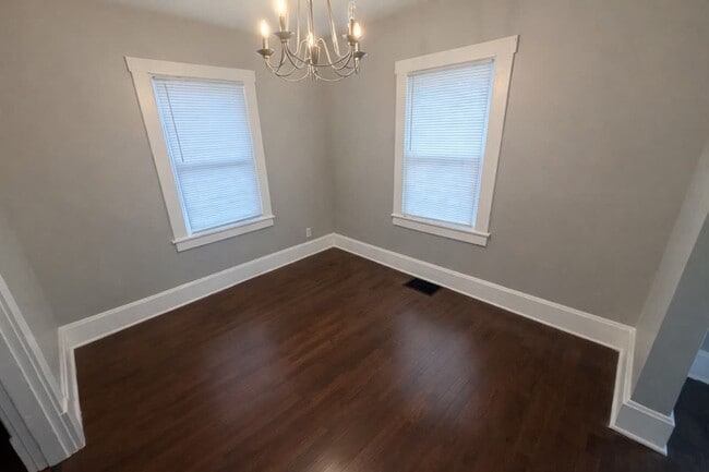 Building Photo - 1422 N Limestone