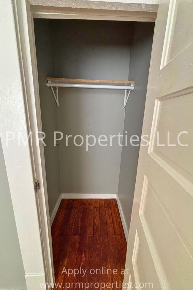 Building Photo - 2 Bedrooms / 1 Bathroom House