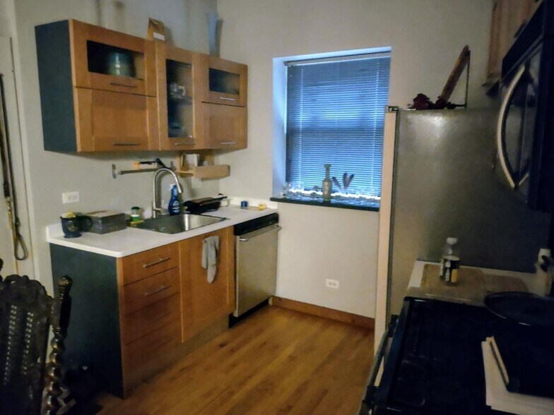 Building Photo - 321 Custer Ave