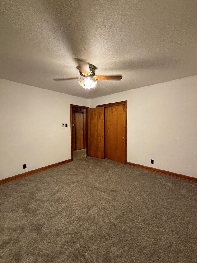 Building Photo - 903 N Audubon Ave