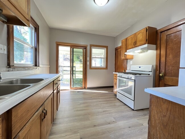 Building Photo - 2501 Central Ave