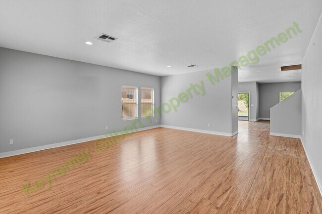 Building Photo - 5 bed / 2.5 bath Home in the San Tan Heigh...