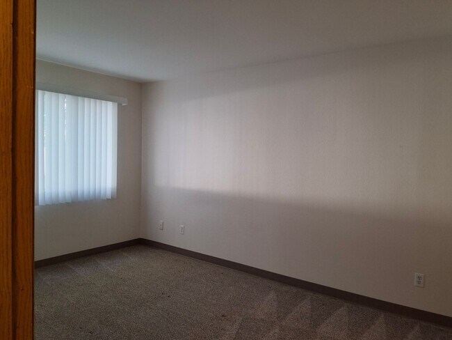 Building Photo - 3550 W Dimond Blvd
