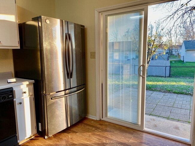 Building Photo - COMING SOON! Wonderful 3 Bedroom 2 Bathroo...