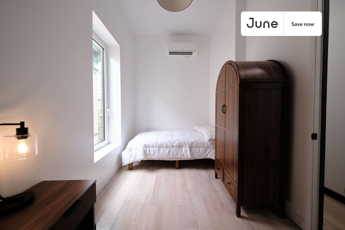 Building Photo - 624 E 17th St