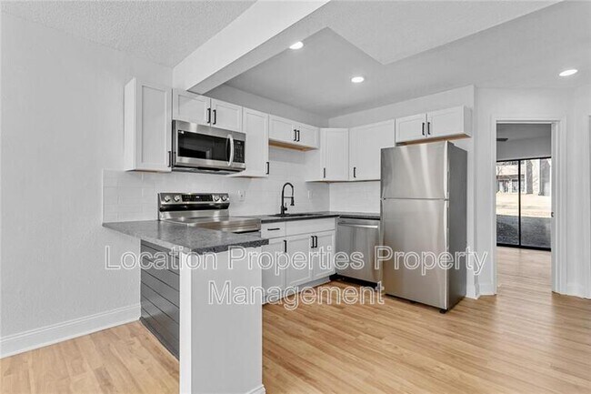 Building Photo - 1502 W 25th Ct