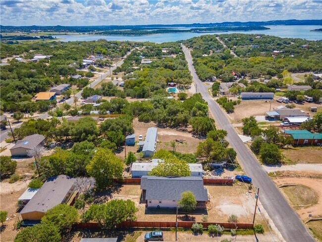 Building Photo - 691 Tamarack Dr