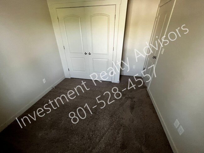 Building Photo - Beautiful Apartment Near BYU!