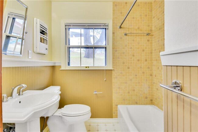 Building Photo - 2300 Rebel Rd